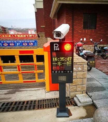 高檔4行屏車(chē)牌識(shí)別系統(tǒng)